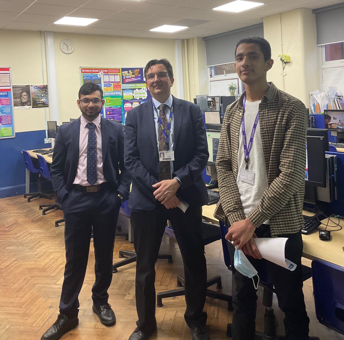 WHGSSixthForm's tweet image. Mr Harrison, our Head of Computing, with two of his students in one of our dedicated computer rooms 👨‍💻 #whgs #sixthform #computing #computerscience #teachersofinstagram
