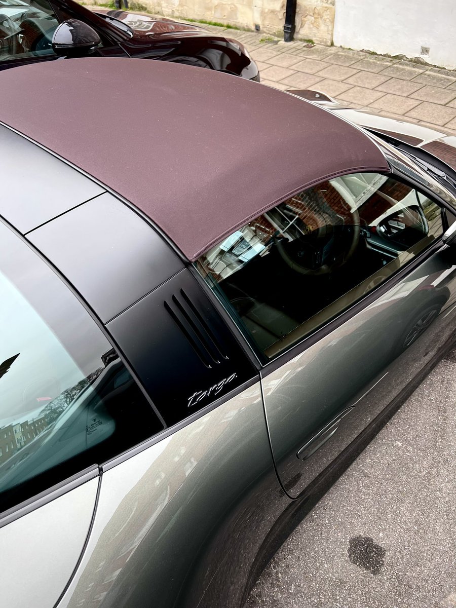 AutoPap's tweet photo. Just over a year ago I was going to buy a Targa and spec it like this. 

Someone at Porsche said it’ll look rubbish. 

He was so wrong. #SafariSpec https://t.co/f9URdyZF6e