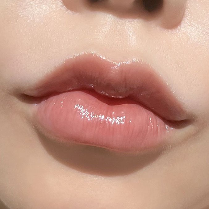 fhay_cotton_h's tweet photo. ช่วงนี้อินลิปบาล์มมาก อันนี้เป็นอีกรุ่นของ MAC Glow Play Lip Balm ที่ชอบหยิบมาใช้เลย!! No.452 That Tickles! ออกโทนแดงน้ำตาล รุ่นนี้ฉ่ำๆแต่ไม่เหนอะ หยิบทาได้บ่อยๆเลย https://t.co/2JRpTwaNud