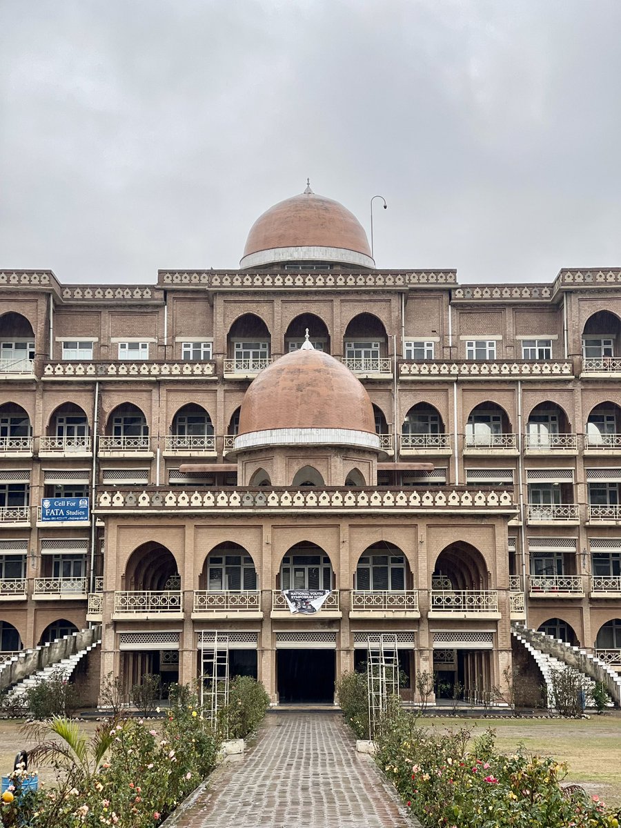 nangyaala's tweet photo. I guess we’ve the prettiest campus on earth. 💕 https://t.co/z6kjJGcwPy