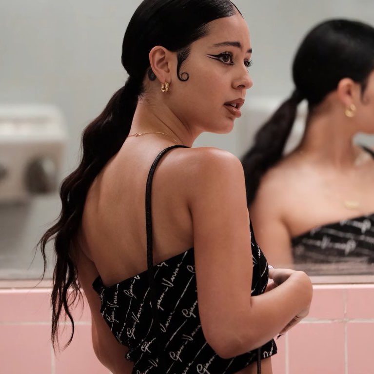 nightsfeel's tweet photo. HER HAIR ALWAYS SLAYS https://t.co/epihs5yrof