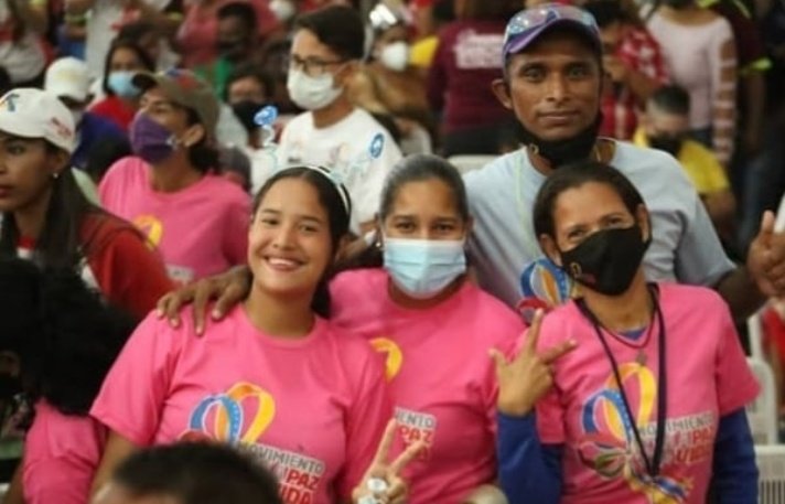 vargas_mimou's tweet photo. Nuestra #VenezuelaTierraDePaz es el reflejo de la lucha diaria de miles de hombres y mujeres forjando el camino de un proyecto social de justicia, equidad y hermandad. 

Con la alegría que nos caracteriza sigamos avanzando y construyendo este hermoso país.¡Feliz sábado Venezuela! https://t.co/ADV5BnnMMa