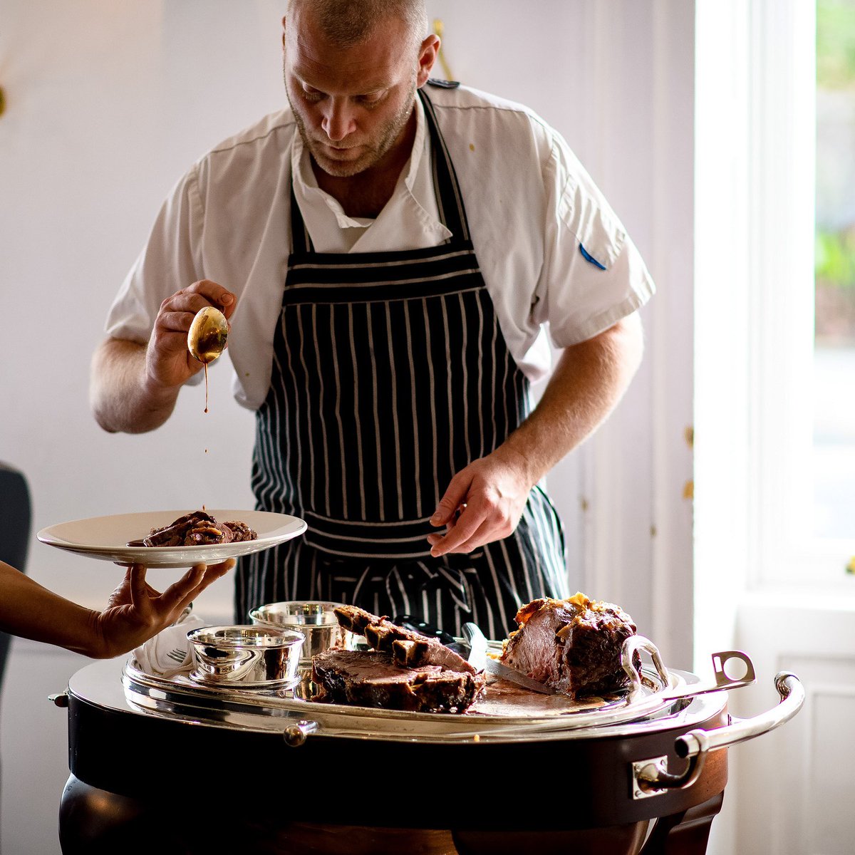 Don’t forget that The Mill Restaurant reopens on January 26th, next week 🍽

Which means the return of chef Sean’s Beef Trolley for Sunday Lunch 🤤

Book here: cliffatlyons.ie/dovesquaredini…