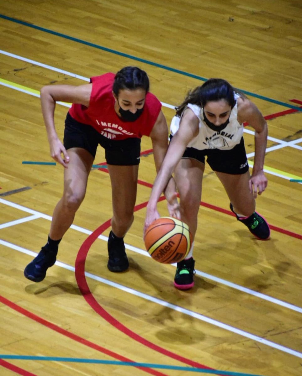GCBasketNews's tweet photo. El @BaloncestoULPGC celebró el I Memorial Tana

Las universitarias vivieron una jornada muy especial con partidos amistosos entre jugadoras que han pertenecido al club en diferentes épocas

📸 @FedeCiccodicola 🖼 Galería completa 👉🏻 https://t.co/1uB2FoOWNb https://t.co/wnJ37L4KOJ