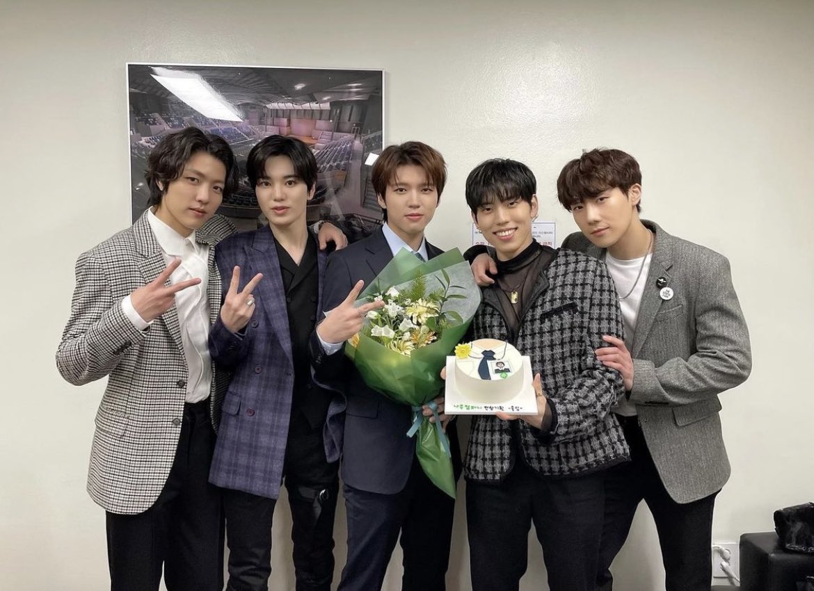 theseoulstory's tweet photo. 📸 #WeLoveFriendship~! INFINITE reunion ♾ @Official_IFNT https://t.co/Vl1h7EdB6m