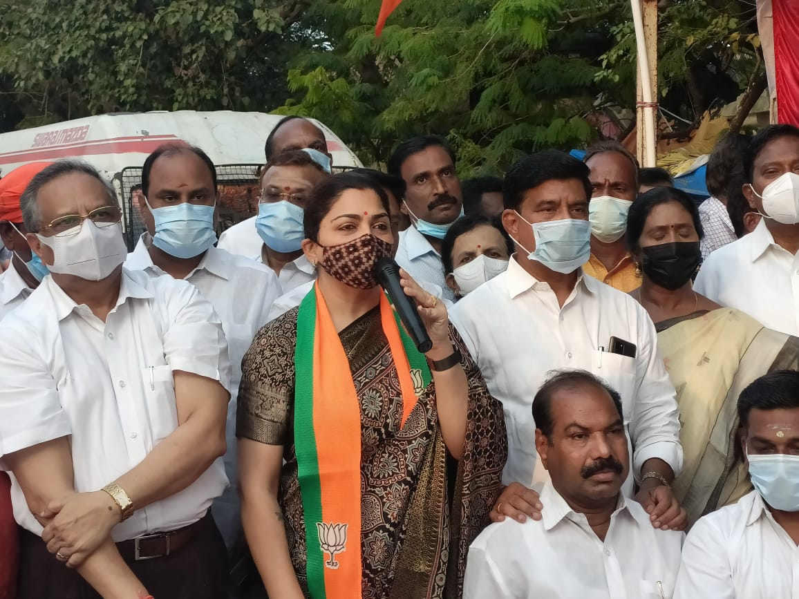 khushsundar's tweet photo. Headed a protest against @arivalayam govt for keeping mum on #Lavanya death. We shall continue to protest till CM @mkstalin avl does not ask for a CBI inquiry and dismises SP of thanjavur for his lethargic n irresponsible behavior in investigating the case. 
#JusticeForLavanya https://t.co/JbXsV4v4N9