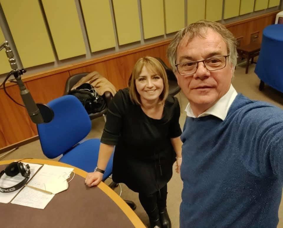 Lunis, su 24 de gennàrgiu, a mesudì e 25, torrat in is frecuèntzias de <a href="/Radio1Rai/">Rai Radio1</a> Sardìnnia su programma #Sceberatui, cun sa regia de Donatella Meazza. A ghiai sa de tres editzionis funt <a href="/manes29/">Man Es</a> paris cun <a href="/insopportabile/">insopportabile</a>. Ocannu s’argumentu de #sceberatui est s’innovatzioni.