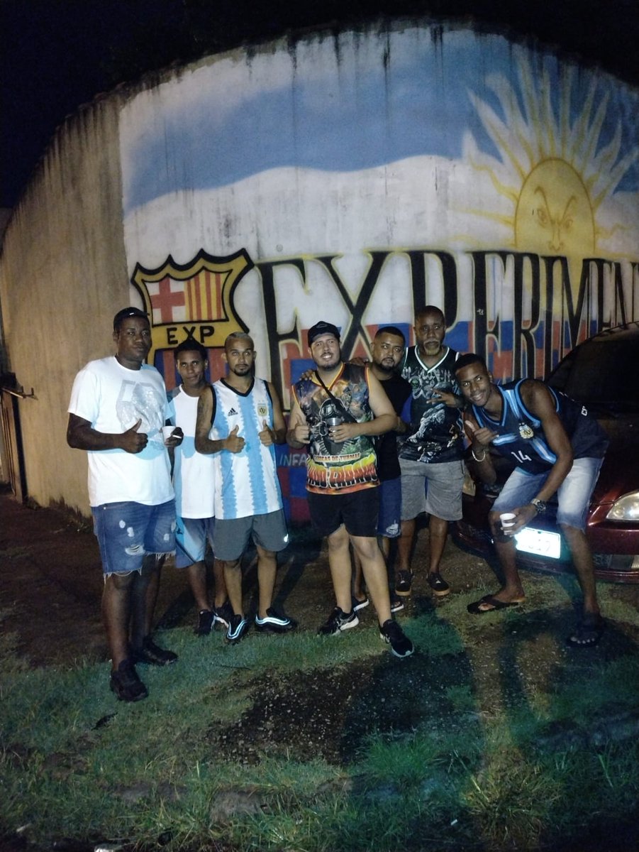 Mnr_Dablo's tweet photo. Essa é a tropa do Messi, de granada e de colete 🎵🇦🇷
#Ladoerrado @ExperimentaDe https://t.co/VTUDwZv9y6
