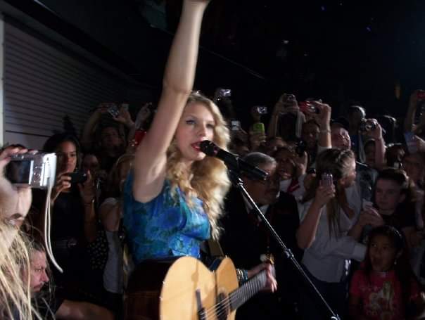 Breelynn2's tweet photo. @taylorswift13 I just wanted you to know that the Fearless concert on September 27th 2009 at the BOK  Center in Tulsa is one of the BEST memories for me and my daughter. You sang Hey Stephen at the top of section 108 right next to where we were sitting. It was the Best Day. https://t.co/oaPDlFkpko