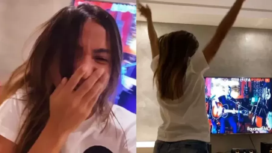 QuartEMO's tweet photo. Bom dia com a @Anitta emocionada assistindo a live #QuarentEMO da @fresnorock.
Lembrando que nessa live ela falou "Só assisto se cantar Absolutamente Nada para a fã raiz aqui" e ainda disse que era do fã-clube da banda.
Passamos pano pra Anitta lançando música emo, ok?! https://t.co/qr0x0RpU1F