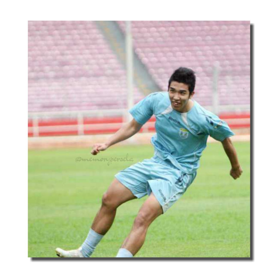 memorypersela's tweet photo. Pemain ini datangnya barengan sama tomoaki komorida, dia berasal dari korea, posisinya striker.

masih ingat namanya? https://t.co/DgAUtjfxj2