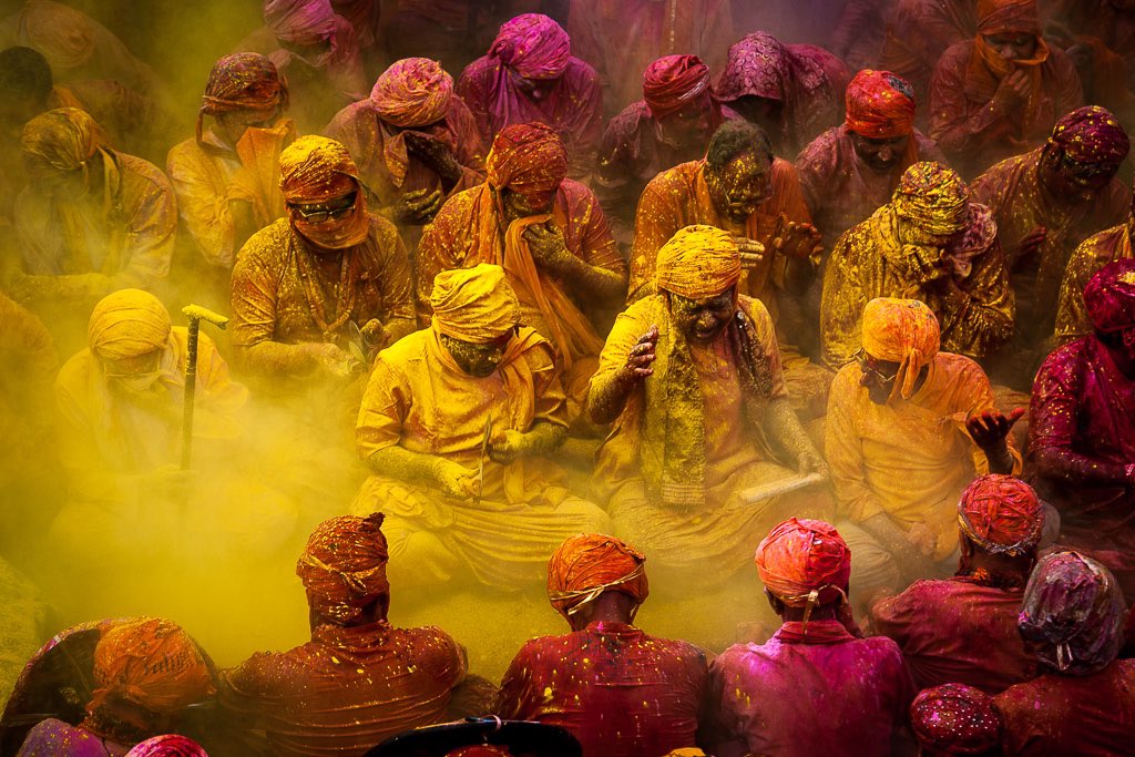SREERANJ's tweet photo. Color Splash a wonderful moment during the Holi Festival of India. During this time singers from two villages will gather n sing bhajans and to disrupt the singing the opposition will throw colors n water. https://t.co/Wu0vIYqOsr