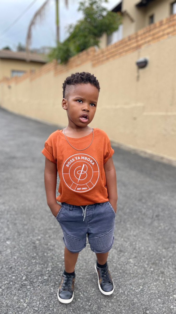 WillardKatsande's tweet photo. Introducing tiny tot tees. Finally something for your little ones. Available in burnt orange,mustard and dark green. You can start order from Tuesday 25th January 2022. 
Website: https://t.co/0IiOtlWTDx
WhatsApp: 0695599546
@MbokaClothing https://t.co/FYNw9kxYQ9