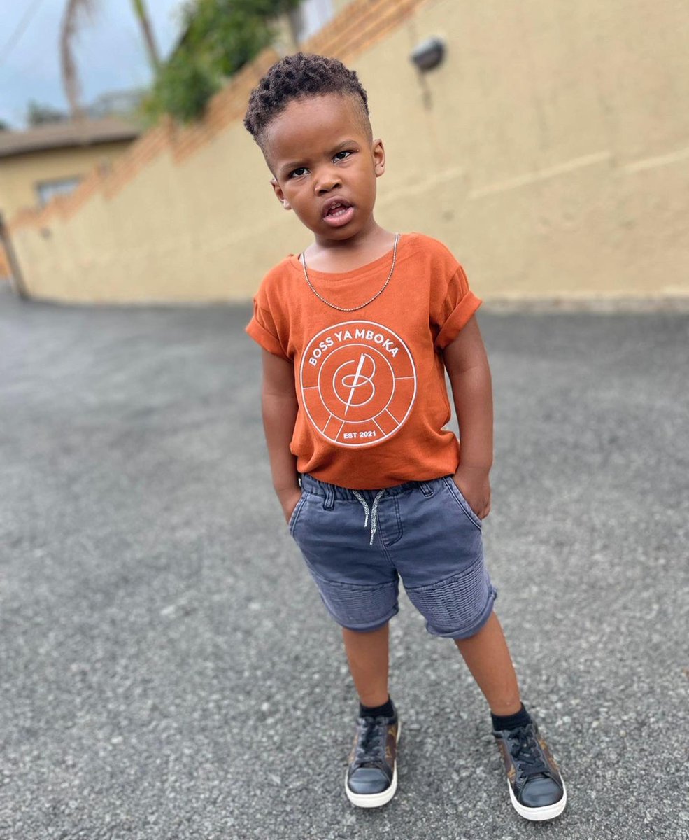 WillardKatsande's tweet photo. Introducing tiny tot tees. Finally something for your little ones. Available in burnt orange,mustard and dark green. You can start order from Tuesday 25th January 2022. 
Website: https://t.co/0IiOtlWTDx
WhatsApp: 0695599546
@MbokaClothing https://t.co/FYNw9kxYQ9