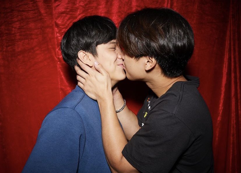 sash4kyu's tweet photo. I can't be your friend
I can't be your lover

I can't be near you
But I can't stay away either

What do we have between us
How to name these feelings

Can't we be just we without any labels

#BadBuddySeriesตอนจบ https://t.co/Qowc3WDvzx