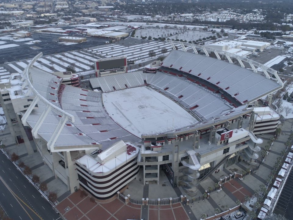 SC_HBC's tweet photo. Alexa, Play Snowstorm. @GamecocksOnline https://t.co/0p6QD9rgHo