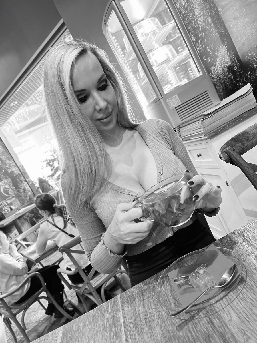 QueenMishelle1's tweet photo. Who buy me cup of tea? #findom #model #playmate #blonde #paypigs https://t.co/zQ8nUSIsK5