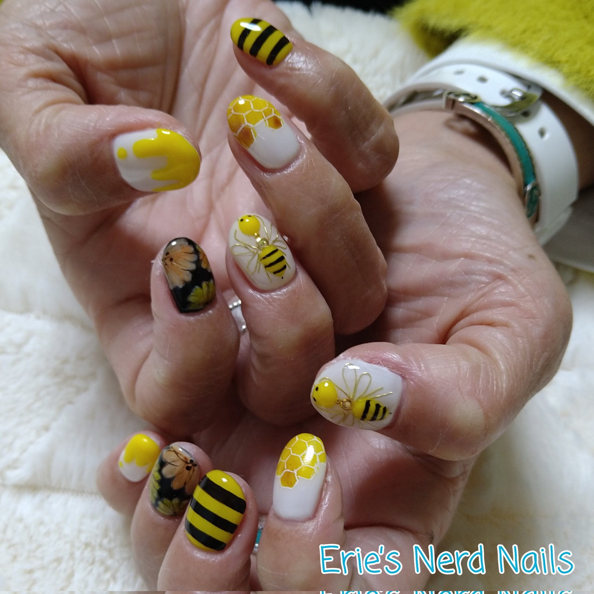 Erie S Nerd Nails お客様ネイル お持ち込み画像より 蜂はち ありがとうございました ネイル 痛 ネイル キャラネイル ネイルアート 手描きイラスト 手描きネイル 手描き アート 模写 モチーフネイル 爪甲 3dネイル 横浜 横浜駅北西口