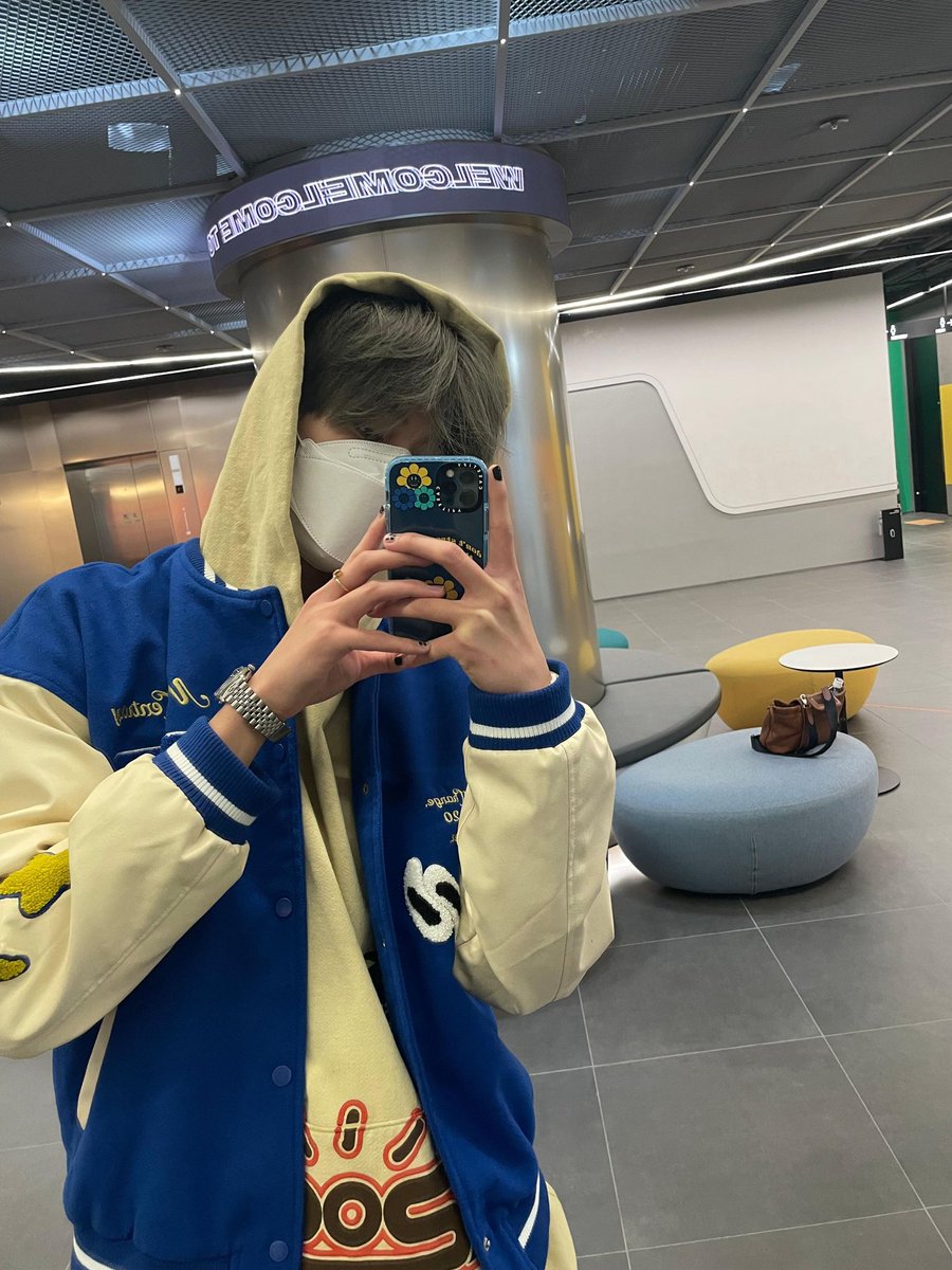 [treasure weverse] 20220122
#HARUTO moment💬

🦋: ended work

#하루토  #TREASURE #트레저 <a href="/treasuremembers/">TREASURE</a>