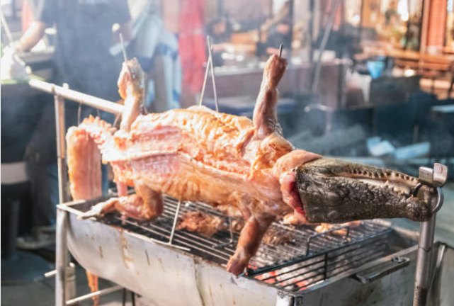 ListinDiario's tweet photo. #TailandiaLD l El precio del cerdo dispara la demanda de carne de cocodrilo en Tailandia

Dale clic https://t.co/tJ63HwyEvh

 #Cerdo #Cocodrilo #Tailandia #MundialesLD #Carne #ListínDiario https://t.co/QoXv2VsrCZ