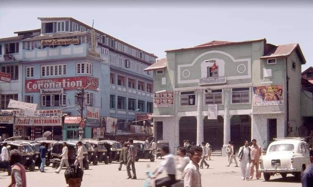 jameelyusuf's tweet photo. Srinagar's central square Lal Chowk in 1976. https://t.co/6CVcU5SyFZ