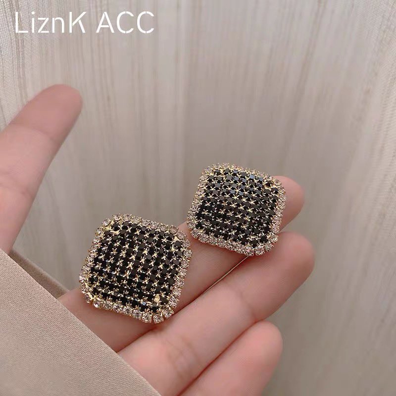 Heych_empire's tweet photo. Beautiful earrings available for wholesale and retail.. 
price: N1,200-1,500
Contact us on 08032353502
Thank you 😊 https://t.co/AUiS0XzxxY