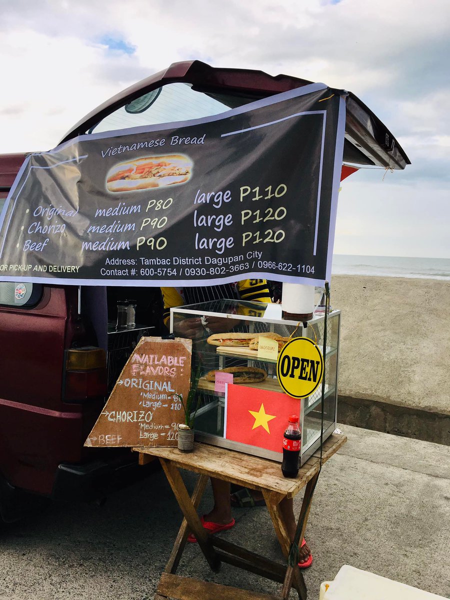 natmaria08's tweet photo. unang arangkada ng rolling store kanina.. 🥖🤤😀#Theyseeusrollintheyhatin #BhanMi #FamilyBusiness https://t.co/M3fZYbBEpO