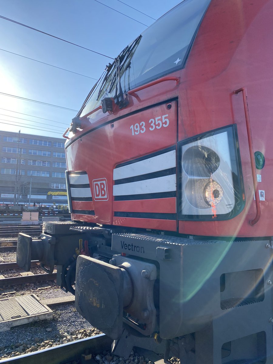 Maraiu2's tweet photo. Let’s go! @TWeinlein begleiten 🚂 https://t.co/d1TedzzciW