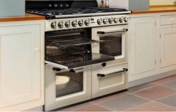 studio_smeg_ru's tweet photo. Smeg Victoria

✅Victoria – одна из знаковых коллекций кухонной бытовой техники итальянского бренда Smeg. Стиль 50-х годов четко прослеживается в дизайне всех приборов ��з этой коллекции.

↘️ Продолжение: https://t.co/v2glVaH4l0

#Smeg #Смег #бытоваятехника #интернетмагазин https://t.co/LJmfroD1FS