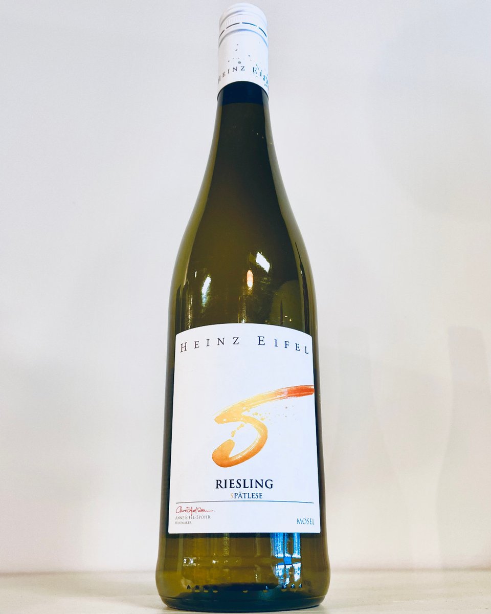 Riesling + Buffalo chicken wings= a match made in heaven! 💗

Heinz Eifel Spatlese, is just the thing to pair with spicier foods. Its higher acidity will cut through the buttery sauce and the fatty chicken beneath. 

Just $16.99!