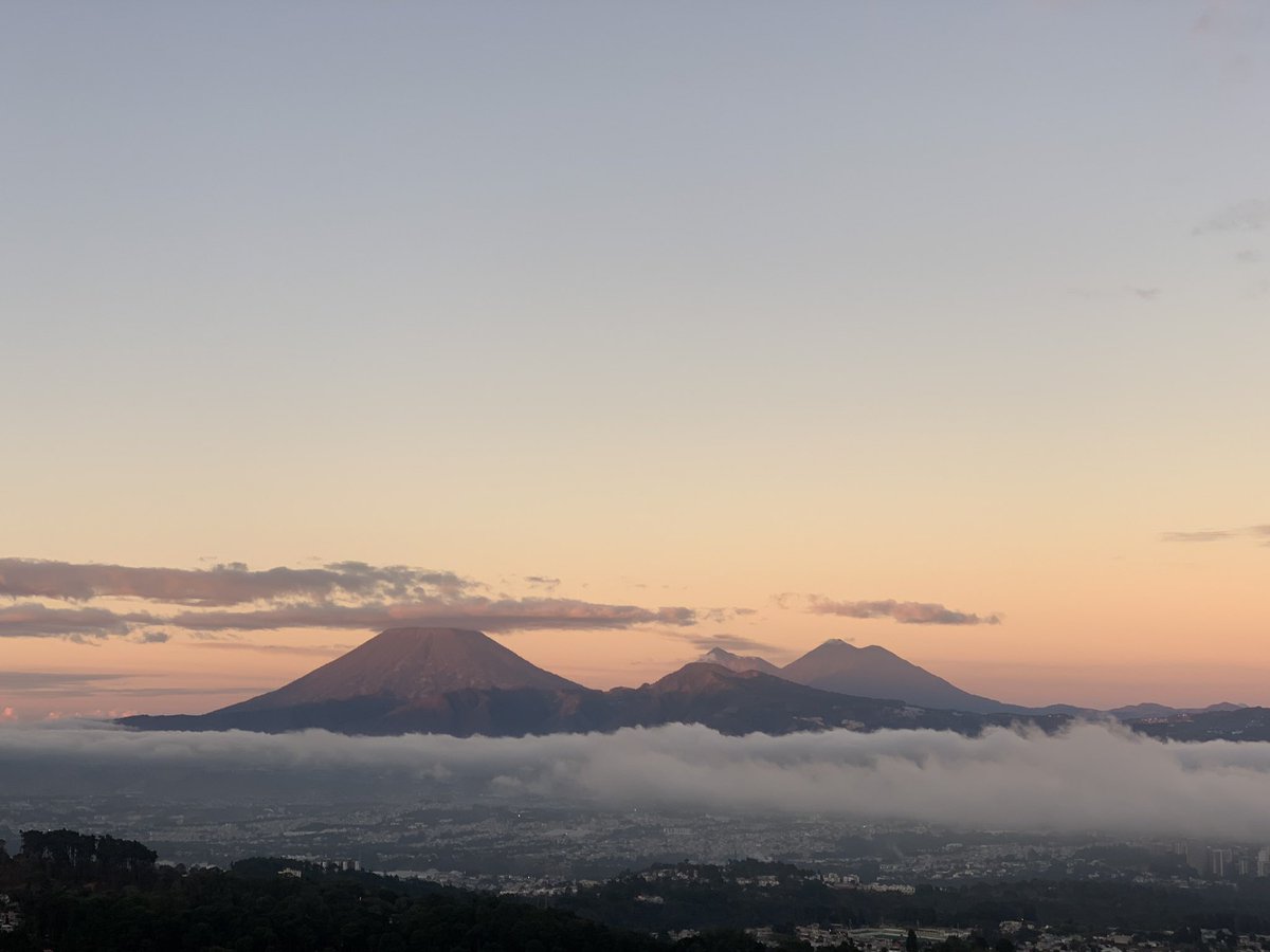Así amaneció en #Guatemala #neblina #clima