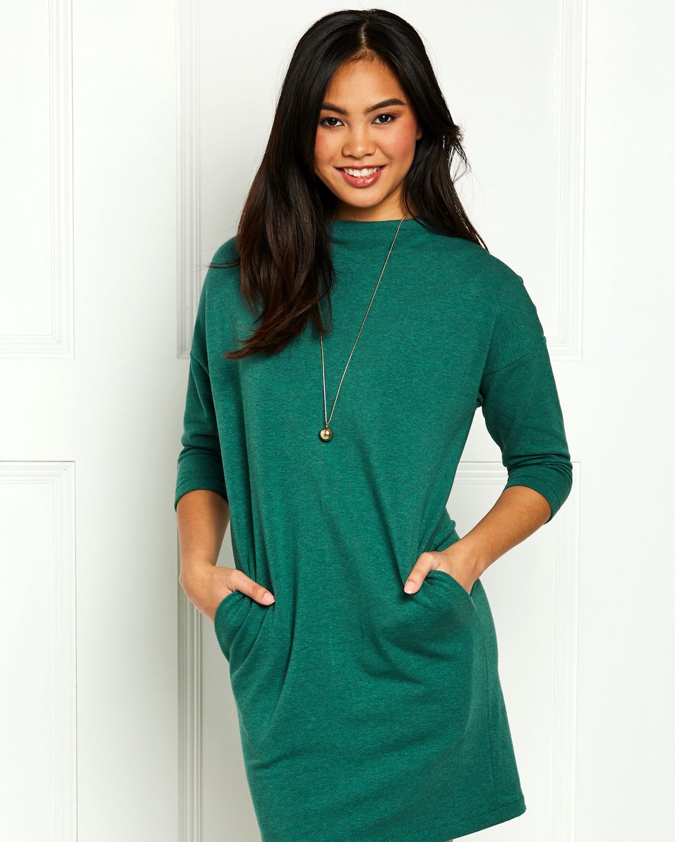 Snuggle up with @bobbins_and_buttons classic cocoon dress this January, made from a lovely light sweatshirt fabric. Plus, did we mention it has pockets?
Find this fab pattern and lots more inside Love Sewing 103, in shops now and you can order online at bit.ly/3I3poOG