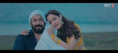 arixsalman's tweet photo. Expected more from this song, Lulia Vantur kills the vibe….. but Salman Bhai😍🔥❤️

#MainChala 
#MainChalaOutNow  
#SalmanKhan https://t.co/J3Rs7sruGE