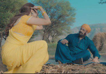 arixsalman's tweet photo. Expected more from this song, Lulia Vantur kills the vibe….. but Salman Bhai😍🔥❤️

#MainChala 
#MainChalaOutNow  
#SalmanKhan https://t.co/J3Rs7sruGE