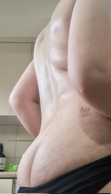 I got a little sweaty cleaning the kitchen https://t.co/xrPz5EOfwb