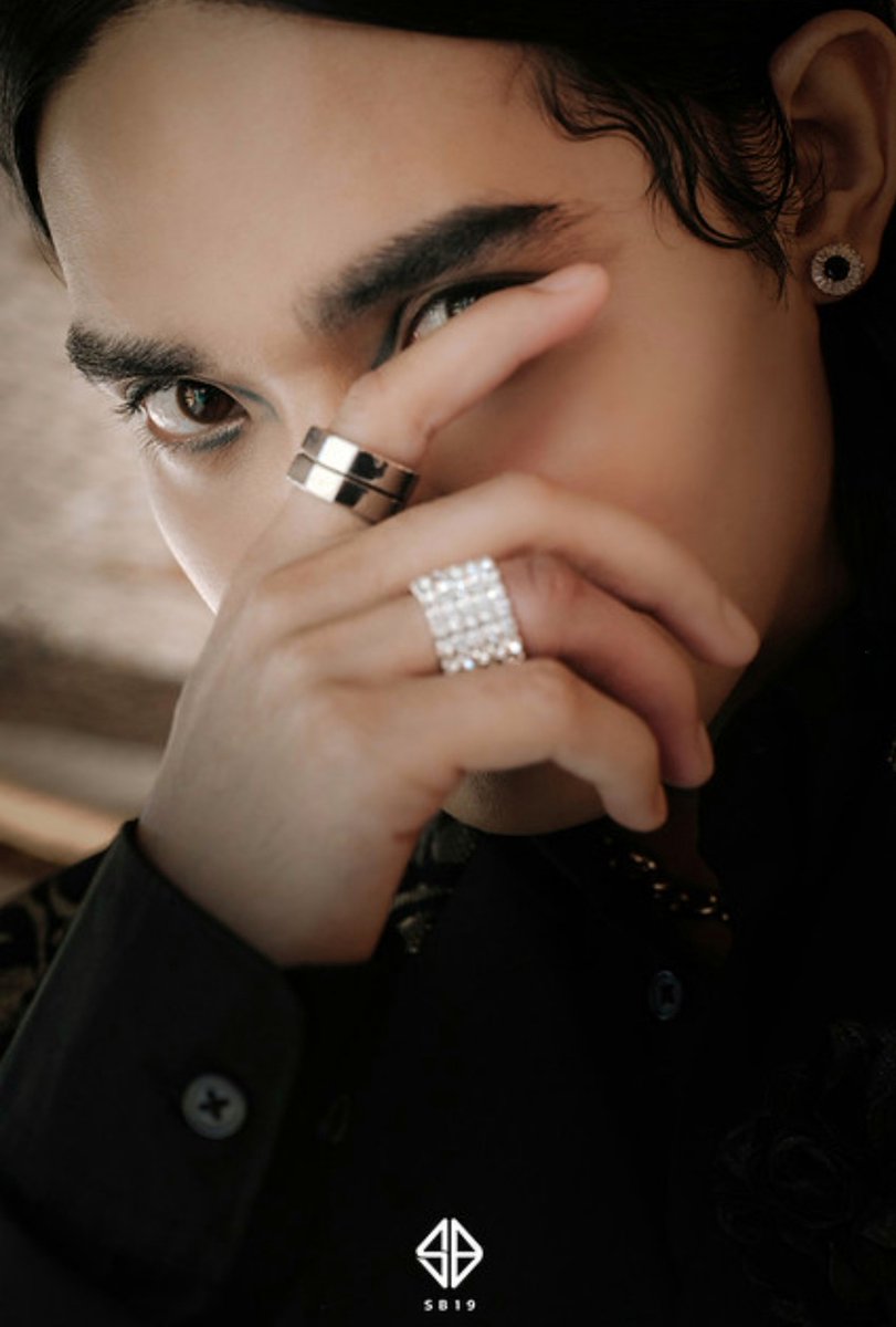 TurnItOff_HW's tweet photo. The eyes show the strength of the soul.

WHAT UNLOCKED 15M NOW
@SB19Official #SB19 
Stream #What_SB19 MV https://t.co/98S1dYEAYQ