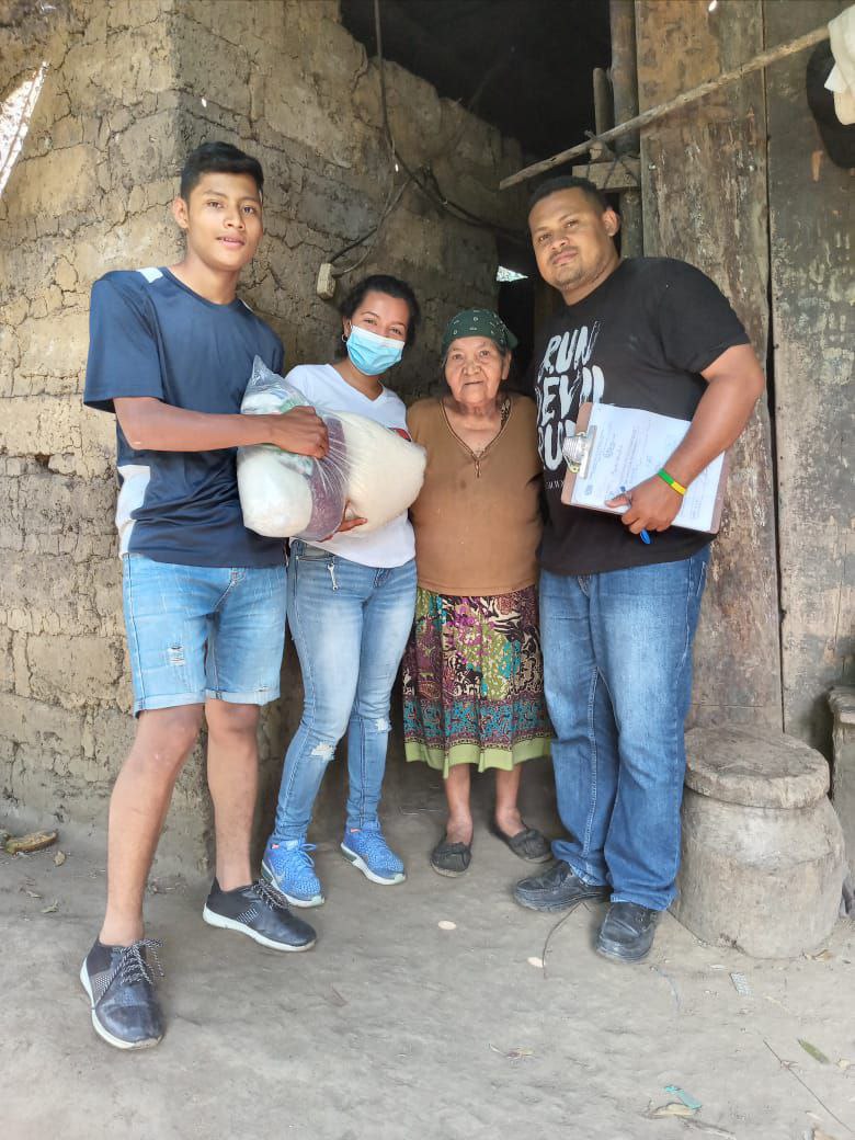 emontoyab2's tweet photo. #Madriz
Las imágenes hablan por sí solas.
Juventud Sandinista llevando a cada Familia protagonista hasta el último rincón su paquete alimenticio
como muestra de amor, solidaridad y hermandad principios fundamentales de nuestra revolución.
#SomosPuebloPresidente 
#TropaSandinista https://t.co/yg6XWCgKz4