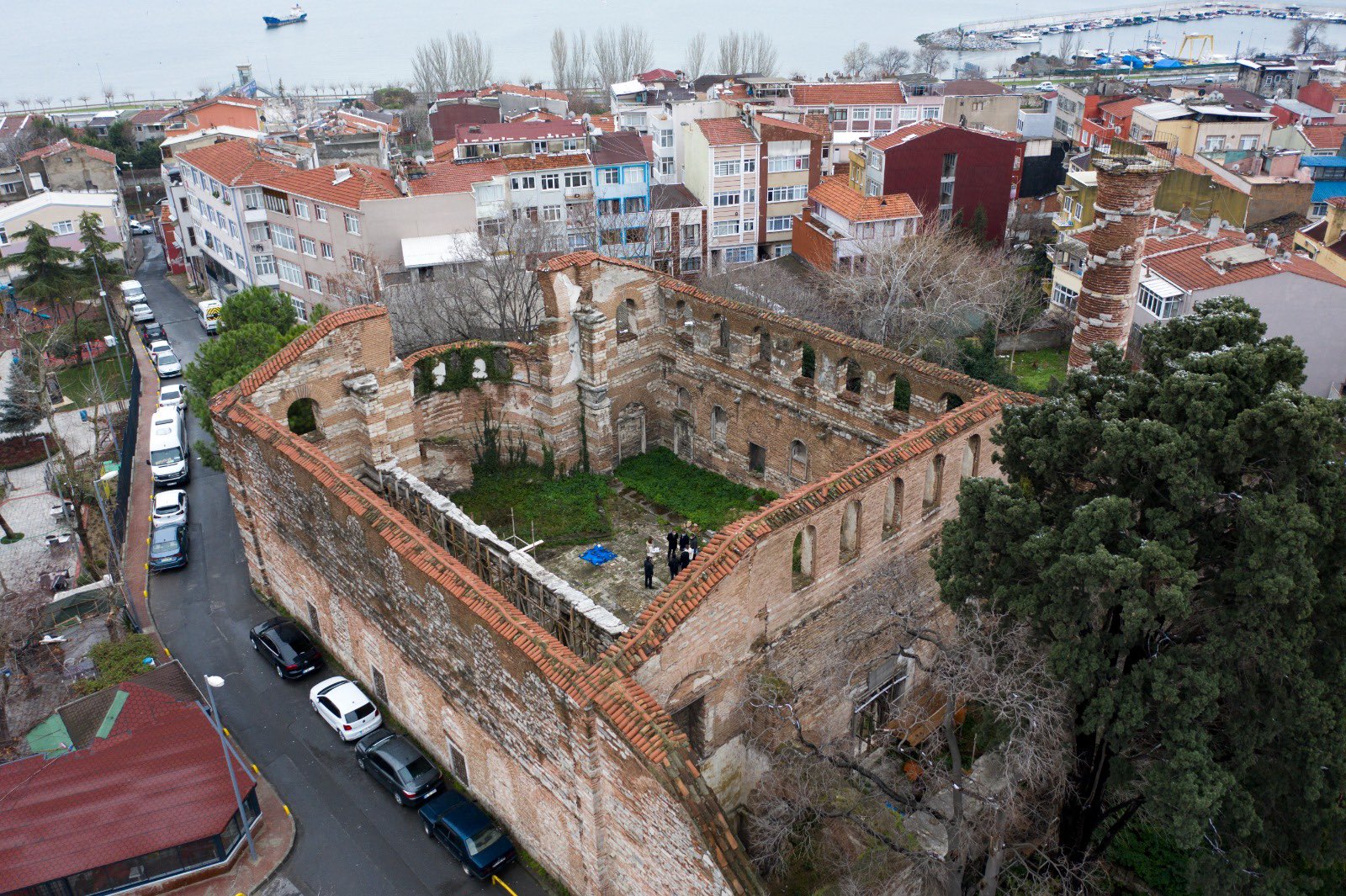 Ali Yerlikaya on Twitter: "#Yedikule'deki İmrahor İlyas Bey Camii şehrimizin en büyük tarihi zenginliklerinden. #AyasofyaCamii'nden bile önce yapıldı. #İstanbul'umuzun en eski dini yapılarından olan camimizin restorasyon ve ihya hazırlıklarıyla ilgili ...