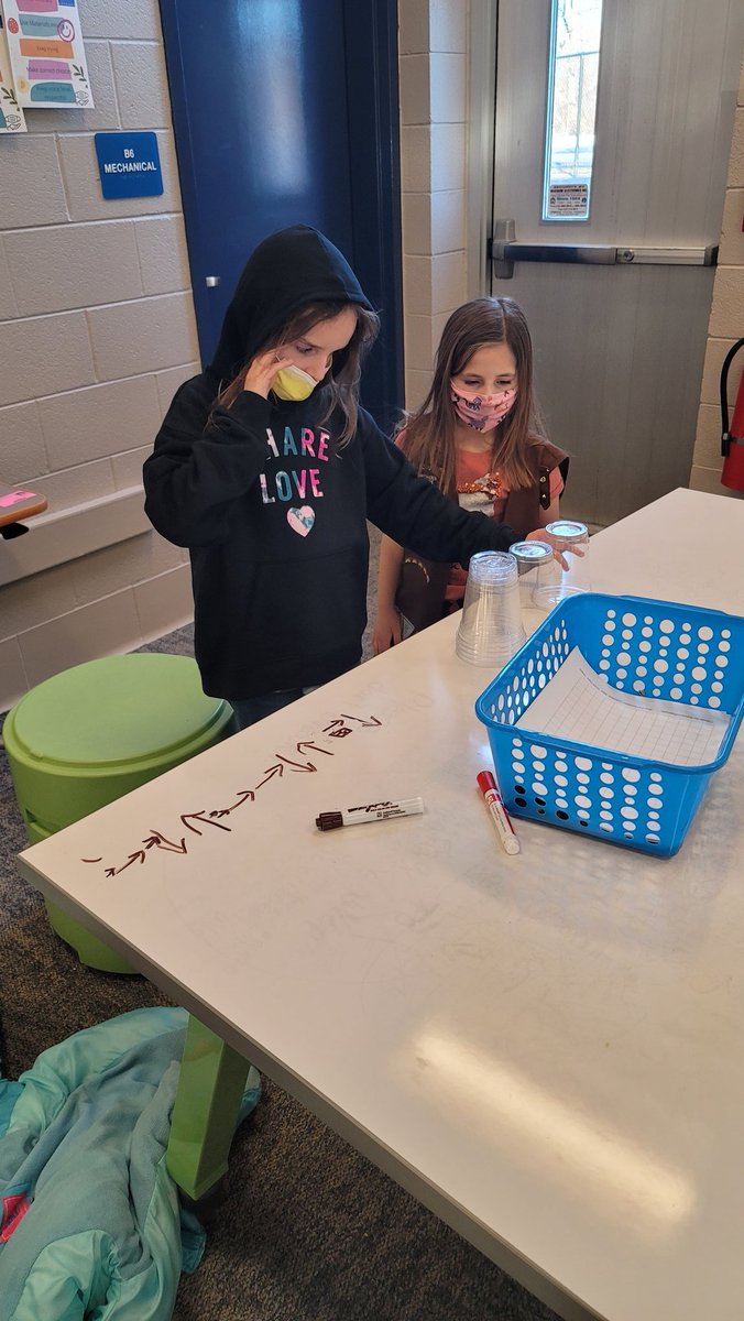 TanyaH66t's tweet image. Coding with the Anderson Brownie troop this week. #codingforgirls #girlscouts