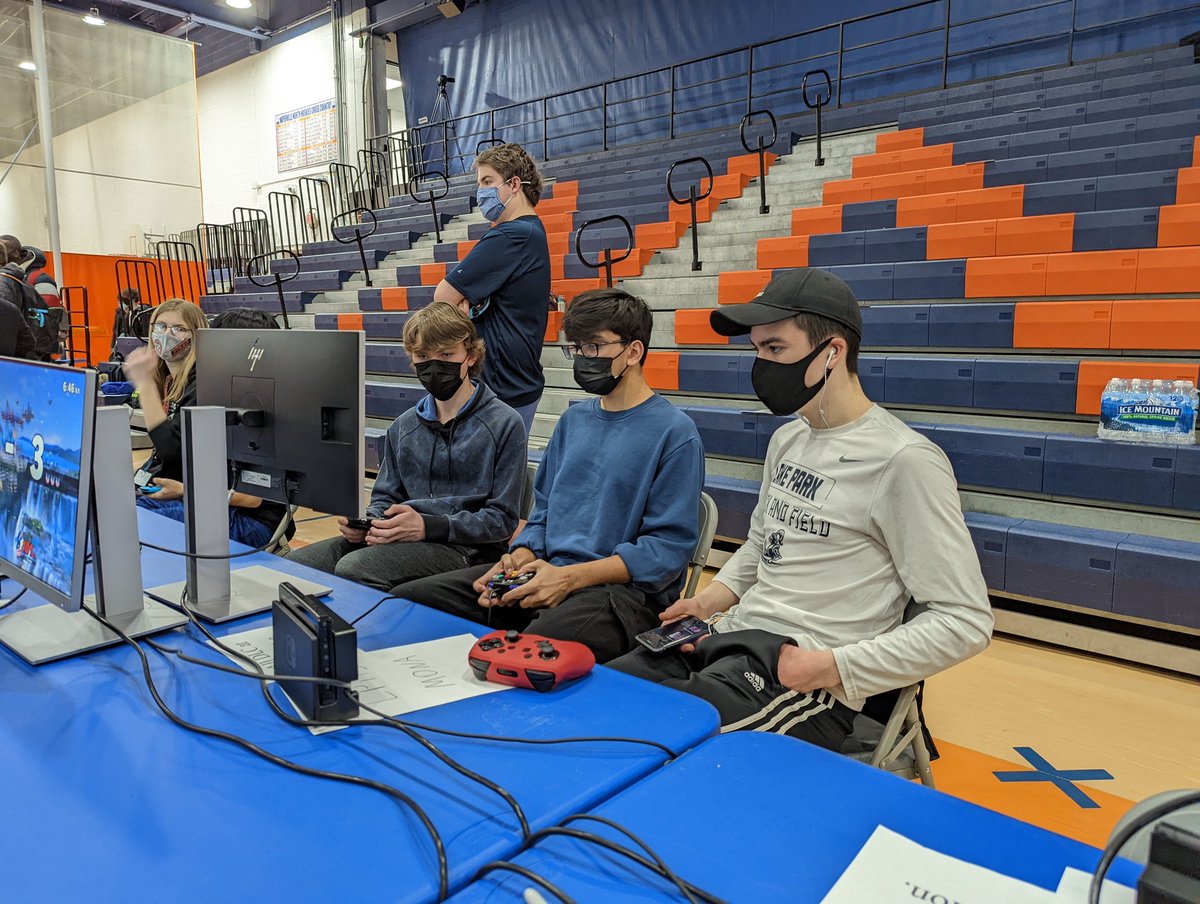 Harris_Math's tweet photo. Warming up for the first official @IHSEA_org SSBU Tournament of the year. Go Lancers! https://t.co/Ix0IVYo2ob