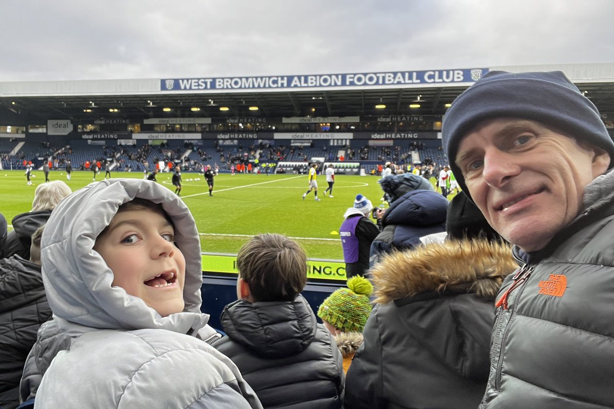 simonsw's tweet photo. Back at the Hawthorns - getting colder while the players warm up! #coyb #albionfamily #dopsu #wbafc https://t.co/LN9SWY5eWE
