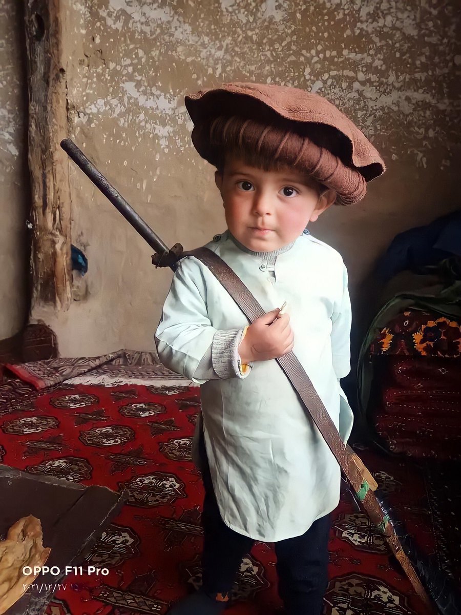 TajikUnity's tweet image. 📍Tajiks from Khwahan District of Badakhshan Province, right in front of Shuroobod (Kulob Region) of Tajikistan 💚
A border and a river separates us, but it is the cultural, historical and spiritual bridge (and not just the physical one) that unites us.