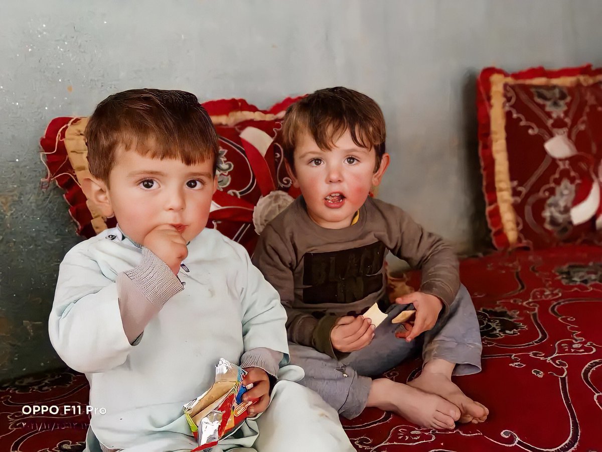 TajikUnity's tweet image. 📍Tajiks from Khwahan District of Badakhshan Province, right in front of Shuroobod (Kulob Region) of Tajikistan 💚
A border and a river separates us, but it is the cultural, historical and spiritual bridge (and not just the physical one) that unites us.
