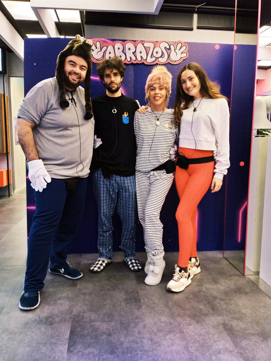 SecretStory_es's tweet photo. Los grupos ya se están formando en la casa... ¿Cuál os gusta más?
🔁 El team pijama
❤️ El team gorra 
#Secret22E https://t.co/ba3zFbwsg4