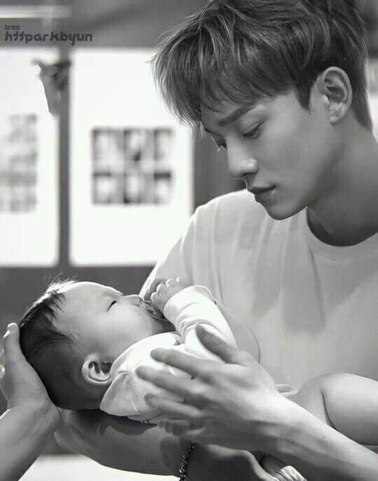Tae_Has_'s tweet photo. How cute๐ฅบ๐ฅบluv u baby๐
#ProtectChenFamily
#ProtectBTS
#PLEASEPROTECTEXO https://t.co/jLktHdORc0