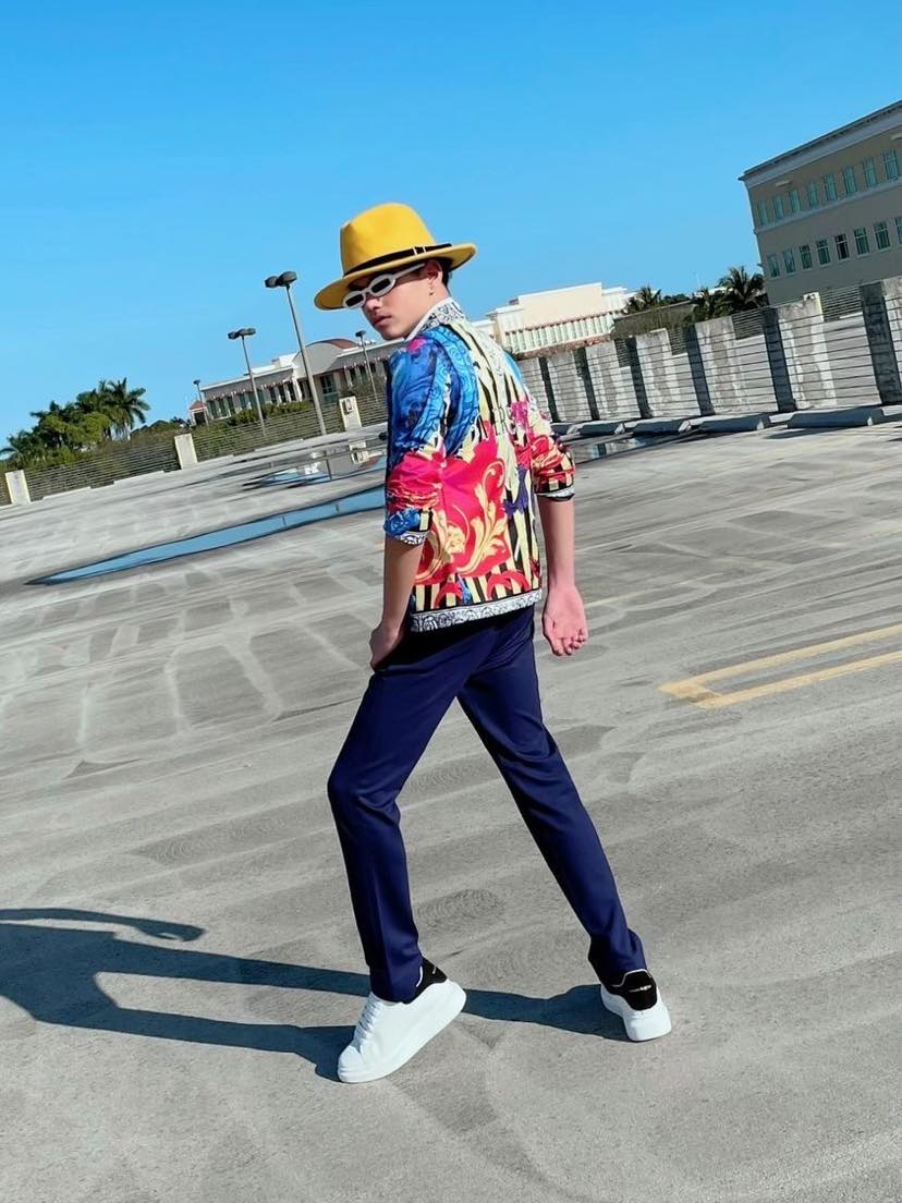 KaylerRaez's tweet photo. Honored doin a Collab with T.O. Collection https://t.co/n3HTdhNn2m👈🏼
Thanks for sending me this amazing present.
Truly grateful modeling such elegant + super comfy pants
Instagram: https://t.co/8wm6HwQSe7
Facebook: https://t.co/FM1qB3UHPZ
#kaylerraez #TOcollection #younghollywood https://t.co/7PpfNANO0R