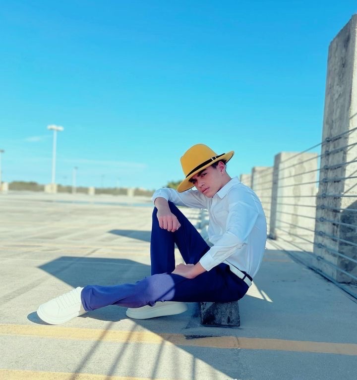 KaylerRaez's tweet photo. Honored doin a Collab with T.O. Collection https://t.co/n3HTdhNn2m👈🏼
Thanks for sending me this amazing present.
Truly grateful modeling such elegant + super comfy pants
Instagram: https://t.co/8wm6HwQSe7
Facebook: https://t.co/FM1qB3UHPZ
#kaylerraez #TOcollection #younghollywood https://t.co/7PpfNANO0R