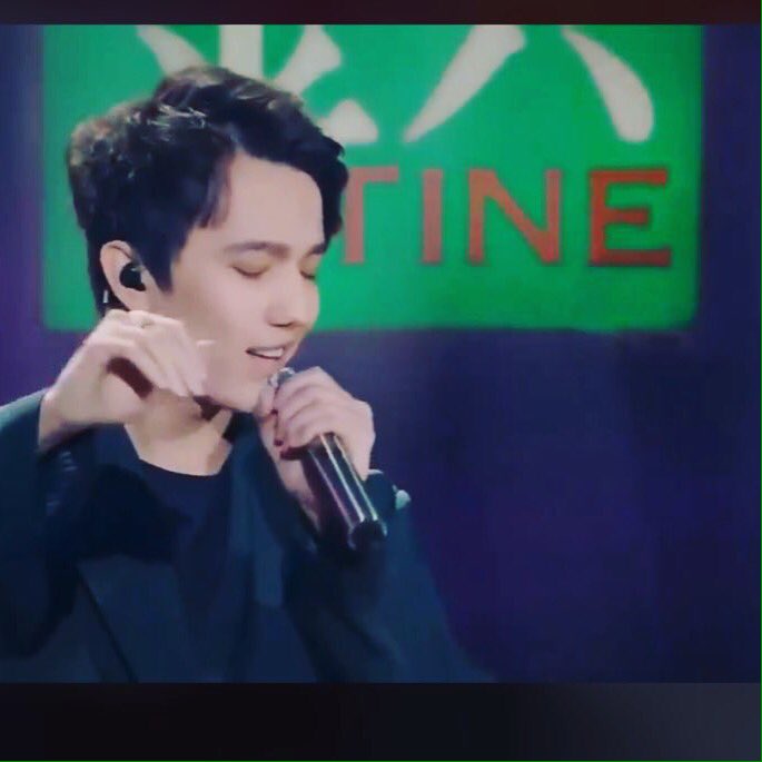 tweetingdears's tweet photo. @dimash_official #DimashQudaibergen #SingerAnniversary
This is, I believe, the exact moment when #Dimash realised his flawless performance of #SOS on #Singer2017 would change his world (and ours) forever. It's a smile of happiness and relief that we Dears will never tire of 🤗 https://t.co/atutAuR7FI