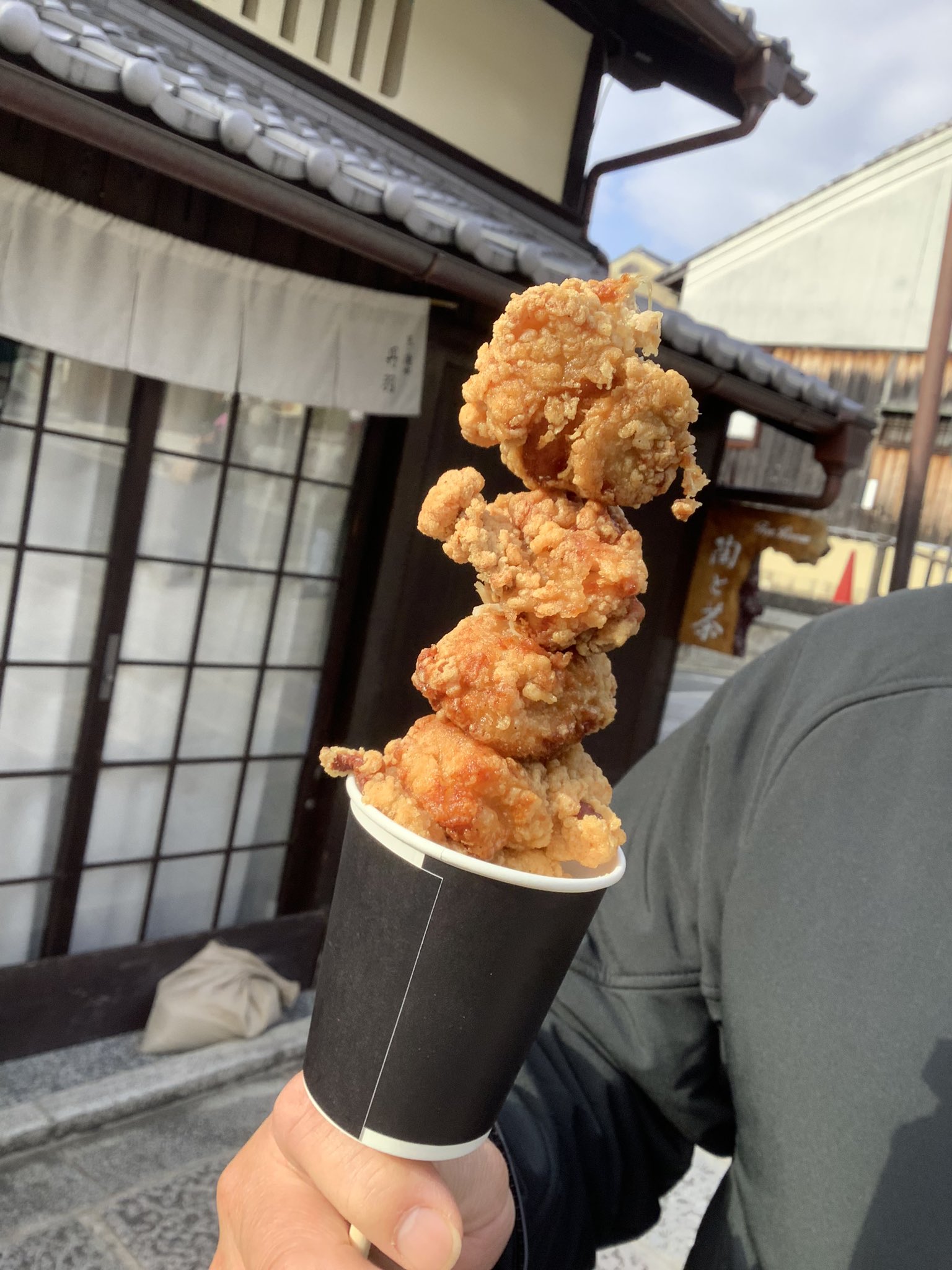 宇都宮優梨 清水寺に行く途中で買った唐揚げ串 Amp 清水寺の入口 T Co Pispqa5fih Twitter