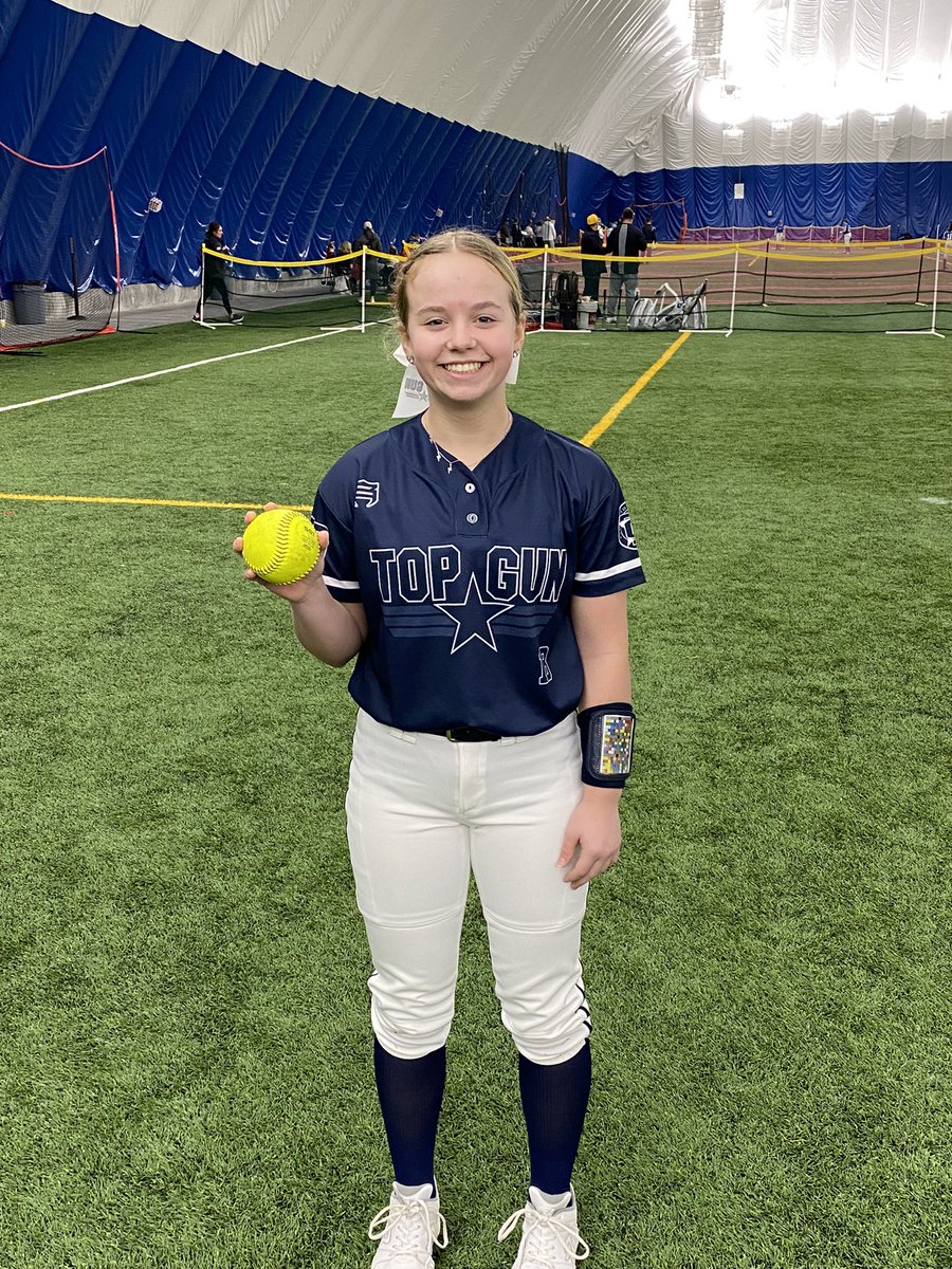 softballSTL's tweet photo. @JosieAlspaw with the big fly! #nodoubter #dinger #hittanks https://t.co/JWyyr5rELs